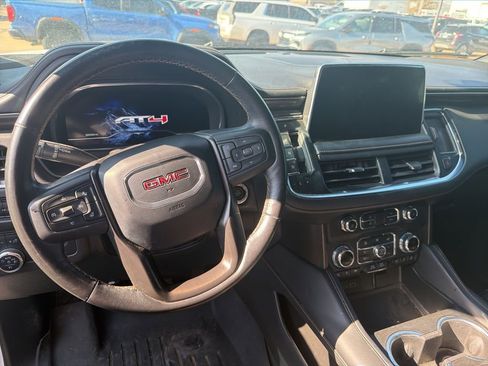 Used 2022 GMC Yukon XL AT4 image 10