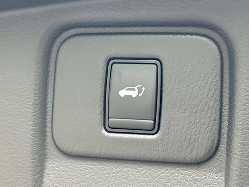 Used 2018 Nissan Murano SL w/ Moonroof Package FWD image 15
