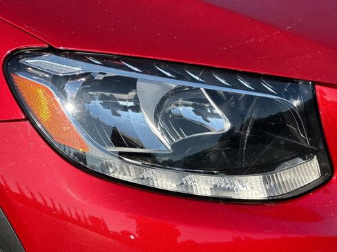 Used 2018 Mercedes-Benz GLC 300 4MATIC image 10