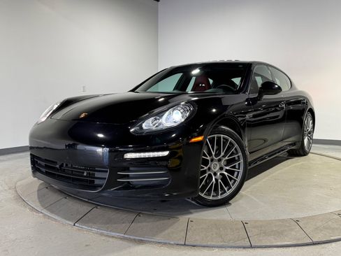 Used 2016 Porsche Panamera 4 image 1