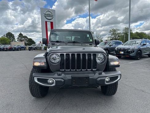 Used 2023 Jeep Gladiator Sport AWD/4WD image 9