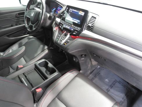 Used 2023 Honda Odyssey Sport image 9