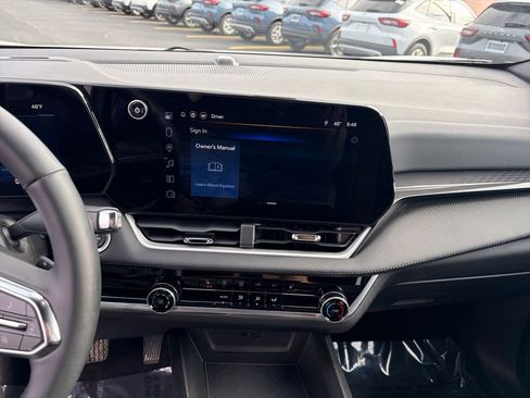 Used 2025 Chevrolet Equinox LT image 14