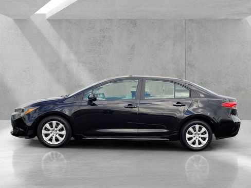 Used 2025 Toyota Corolla LE image 7