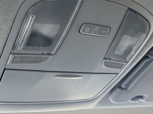 Used 2018 Hyundai Elantra GT image 33