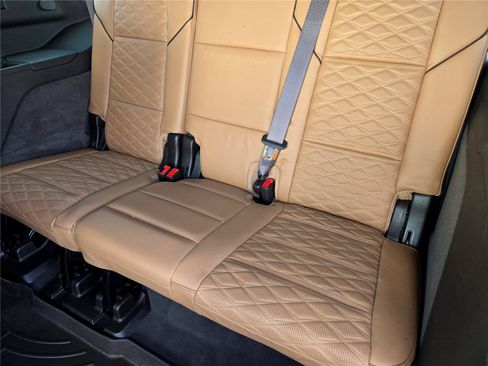 Used 2021 Cadillac Escalade Premium Luxury RWD image 29