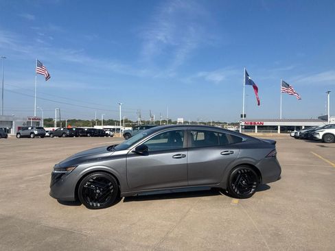 Used 2026 Nissan Sentra SR w/ Floor Mat Package FWD image 13