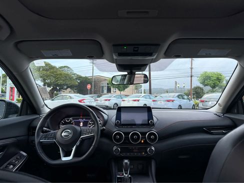 Used 2022 Nissan Sentra SR w/ SR Premium Package image 10