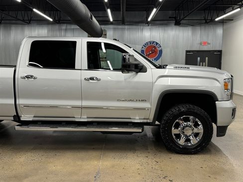 Used 2017 GMC Sierra 3500 Denali w/ Duramax Plus Package image 18