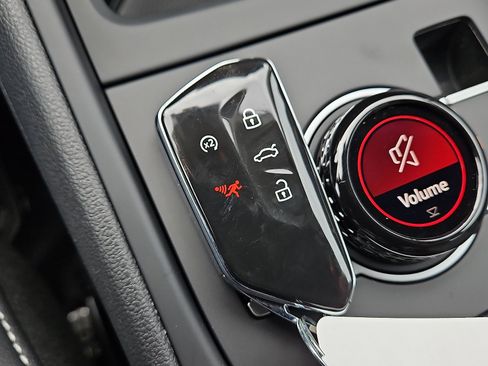 New 2026 Volkswagen Tiguan SE image 21