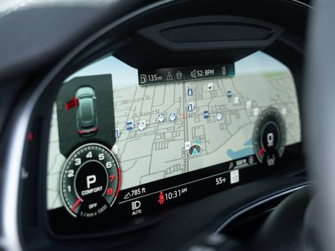 Certified 2025 Audi Q8 Prestige image 11