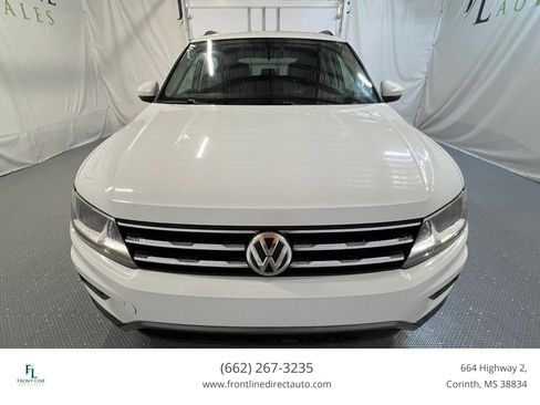 Used 2018 Volkswagen Tiguan SE w/ Panoramic Sunroof Package FWD image 2