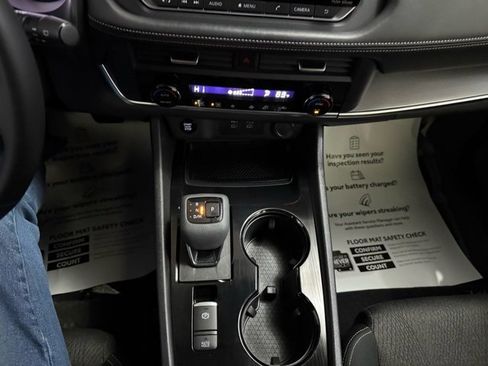 Certified 2025 Nissan Rogue SV image 20