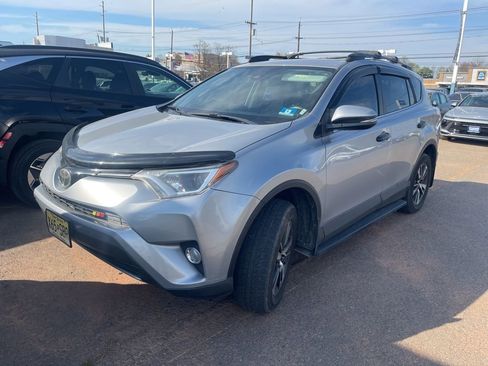 Used 2018 Toyota RAV4 XLE image 2