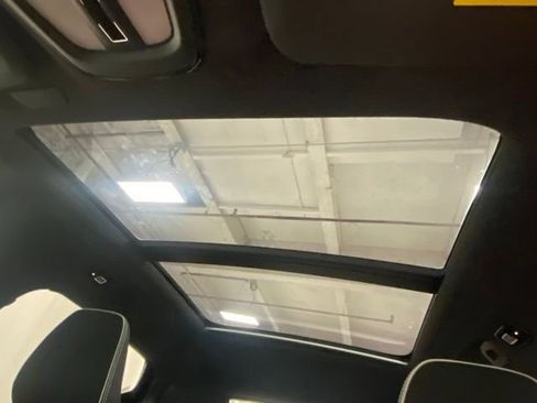 Certified 2025 Volvo XC40 B5 Plus AWD/4WD image 28