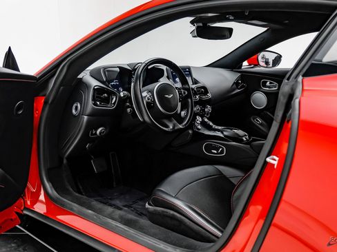 Used 2019 Aston Martin V8 Vantage Coupe image 36