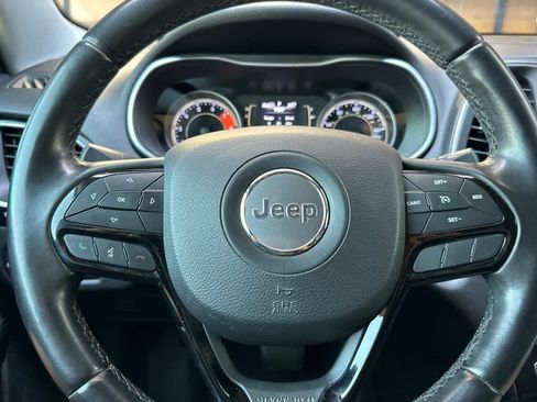 Used 2019 Jeep Cherokee Latitude Plus AWD/4WD image 25