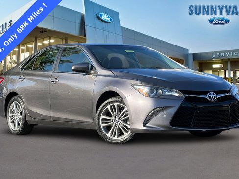 Used 2017 Toyota Camry SE image 1