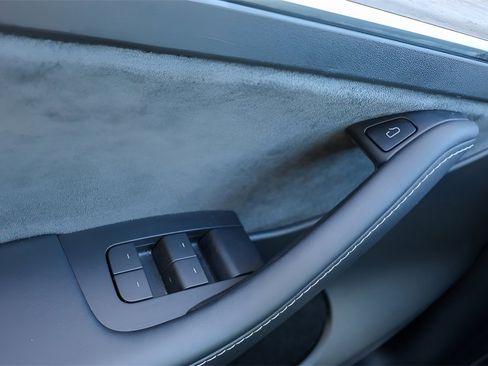 Used 2023 Tesla Model Y Performance image 18