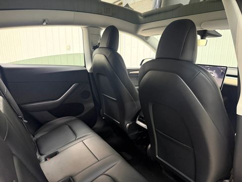 Used 2022 Tesla Model Y Performance AWD/4WD image 17