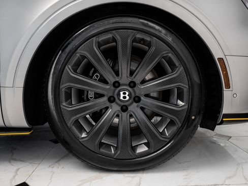 Used 2025 Bentley Bentayga image 20