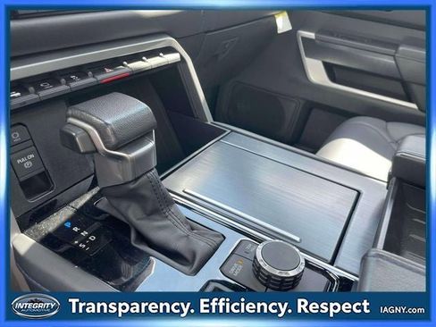 Used 2024 Toyota Tundra Platinum AWD/4WD image 30