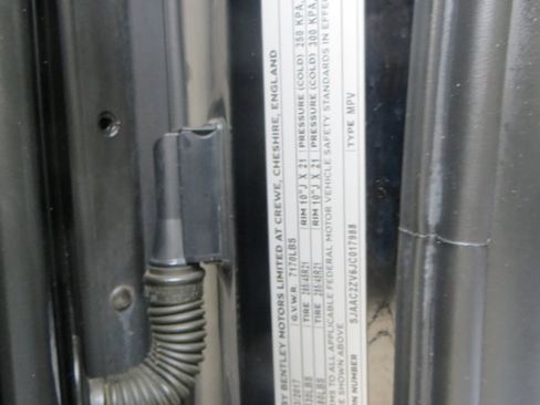 Used 2018 Bentley Bentayga image 4