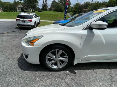 Used 2015 Nissan Altima 2.5 SL w/ Technology Package FWD image 2