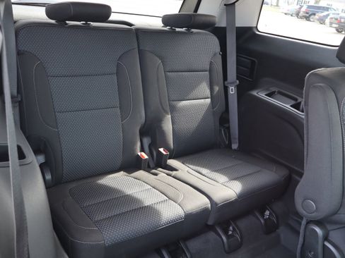 Used 2023 GMC Acadia SLE w/ Driver Convenience Package image 13