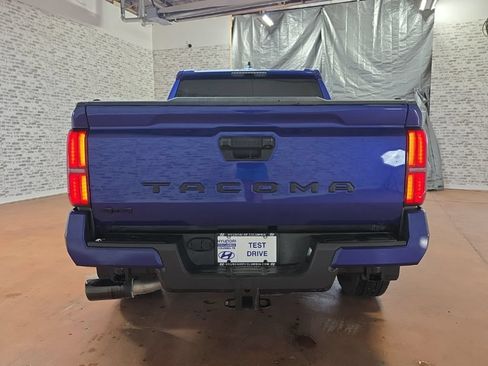 Used 2025 Toyota Tacoma TRD Sport AWD/4WD image 6