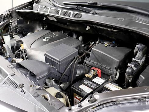 Used 2018 Toyota Sienna Limited image 61