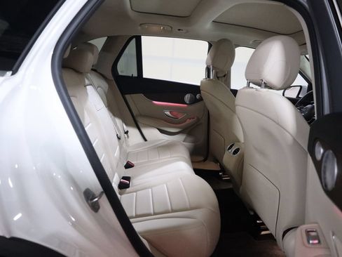 Used 2020 Mercedes-Benz GLC 300 4MATIC image 50