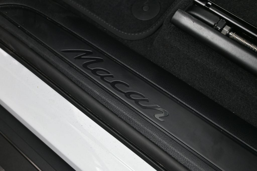 Used 2026 Porsche Macan Turbo AWD/4WD image 29