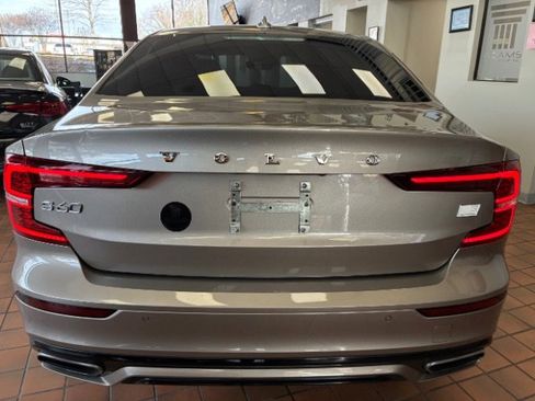 Used 2021 Volvo S60 T8 R-Design Expression image 11