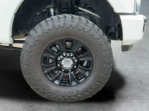 Used 2022 Ford F250 Platinum w/ Tremor Off-Road Package AWD/4WD image 25