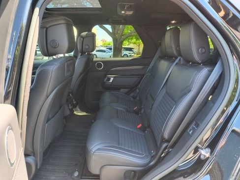 Used 2023 Land Rover Discovery Metropolitan Edition AWD/4WD image 6