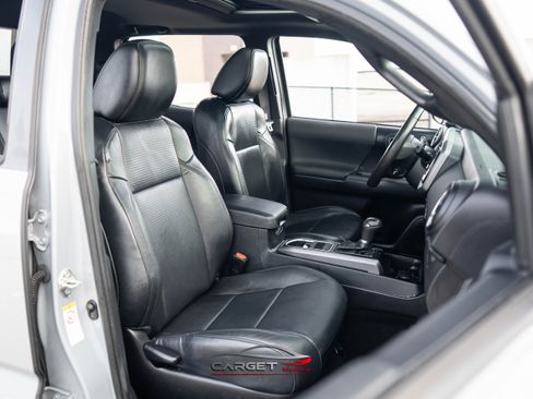 Used 2020 Toyota Tacoma TRD Off-Road image 13