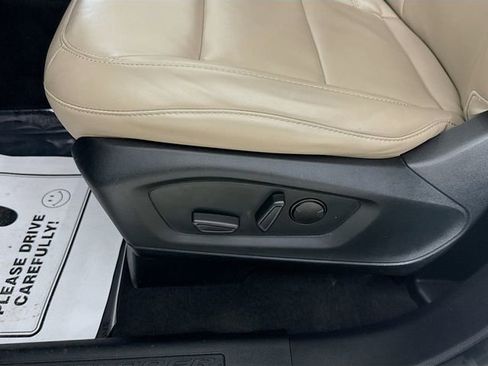 Used 2022 Ford Explorer XLT w/ Equipment Group 202A image 18