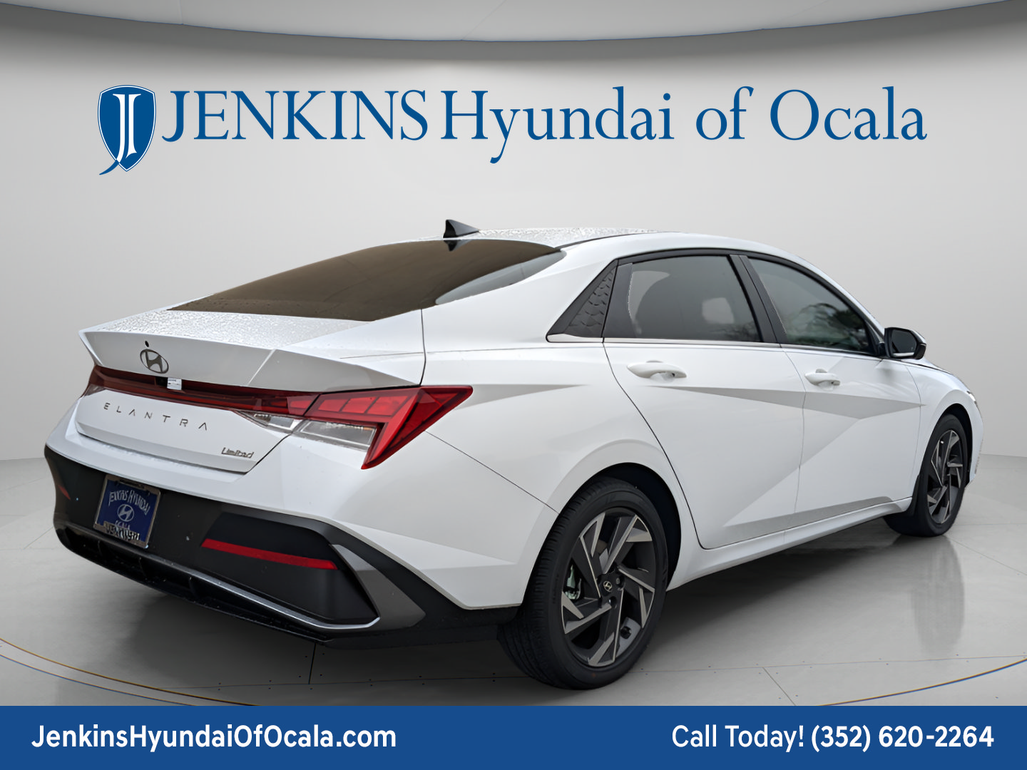 Certified 2025 Hyundai Elantra Limited FWD image 2