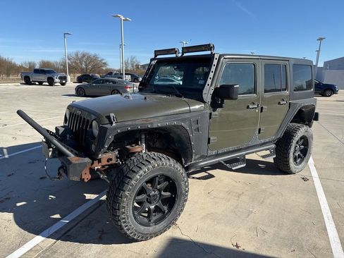 Used 2015 Jeep Wrangler Unlimited Sahara w/ Connectivity Group image 7