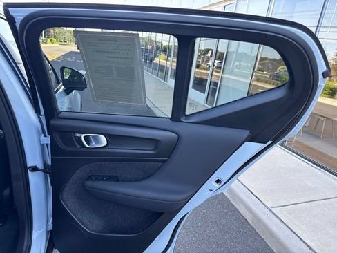 Certified 2025 Volvo XC40 B5 Plus AWD/4WD image 12