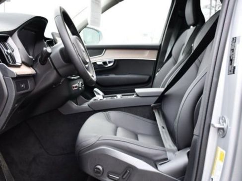 Certified 2025 Volvo XC90 B6 Plus image 11