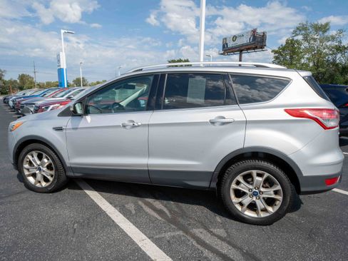 Used 2016 Ford Escape Titanium w/ Equipment Group 301A AWD/4WD image 4