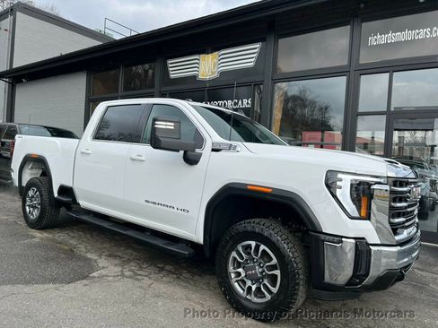 Used 2024 GMC Sierra 2500 SLE w/ SLE Value Package; image 1
