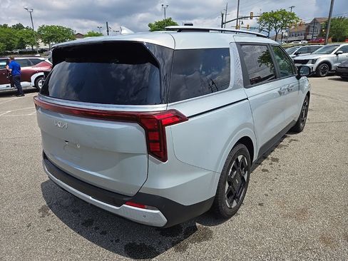 Certified 2025 Kia Carnival EX FWD image 3