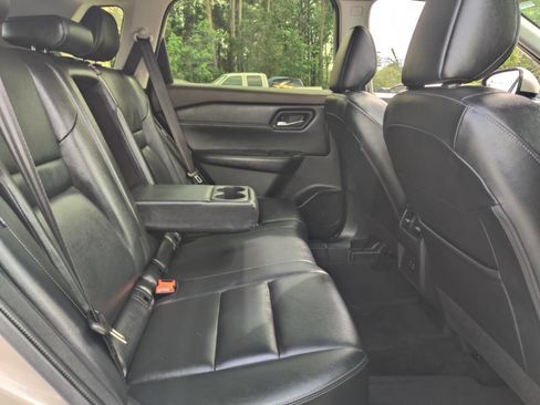 Used 2023 Nissan Rogue SL image 7