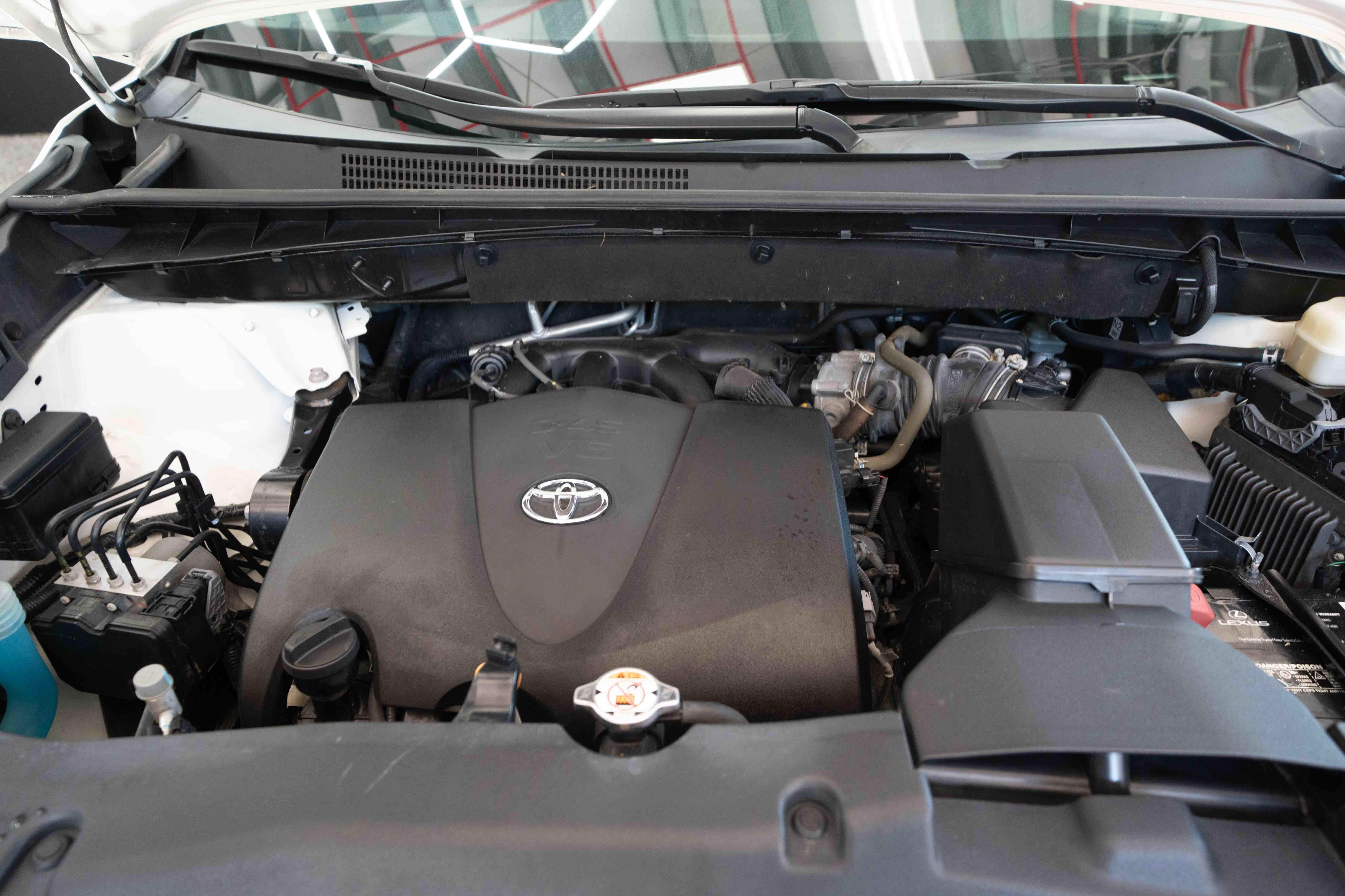 Used 2018 Toyota Highlander Limited AWD/4WD image 32