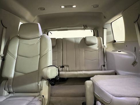 Used 2018 Cadillac Escalade Premium Luxury image 30