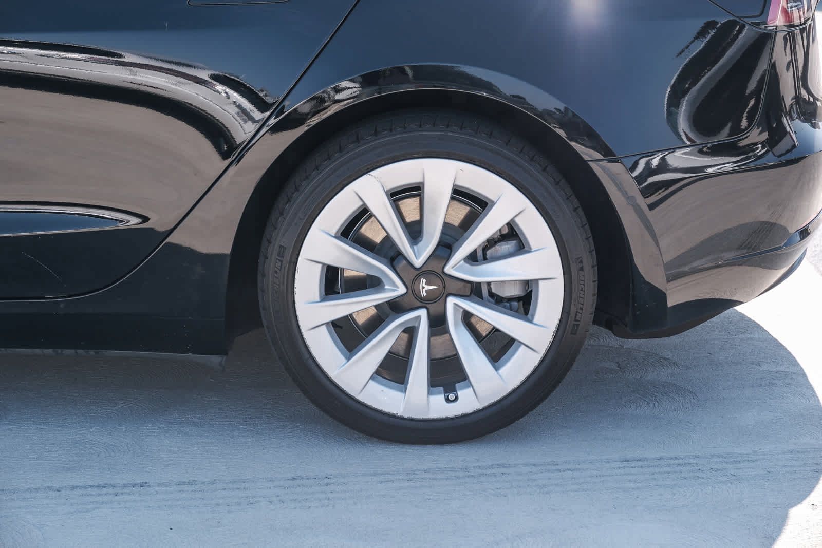 Used 2022 Tesla Model 3 Standard Range RWD image 9