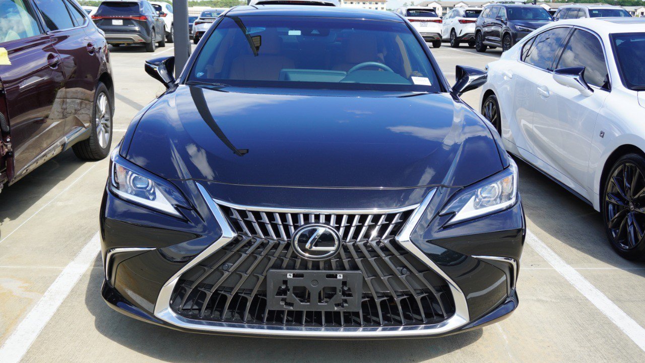 Used 2024 Lexus ES 350 w/ Premium Package FWD image 2